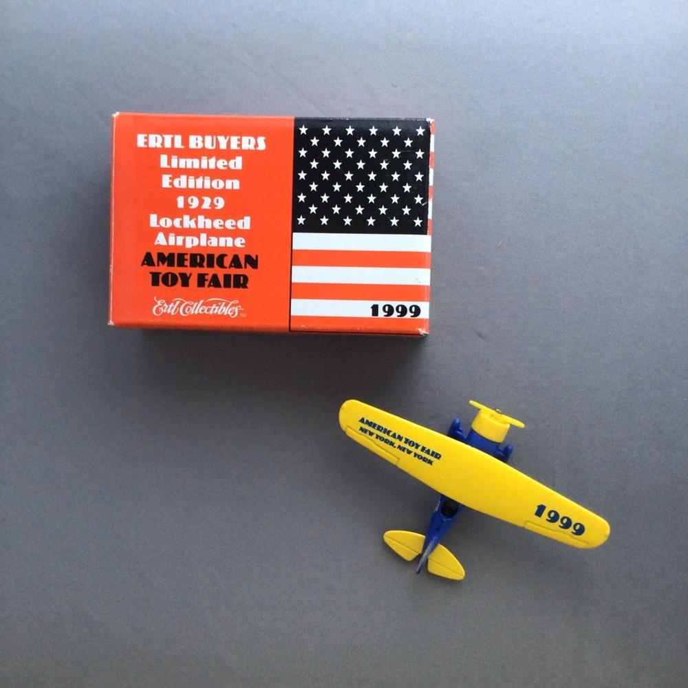 Ertl LE 1929 Lockheed Airplane: American Toy Fair 1999 (Slight damage)